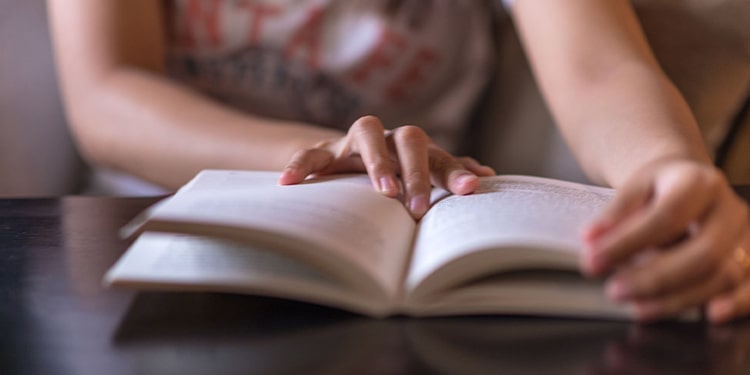 ingilizce okuma yeteneği - dergi kitap oku