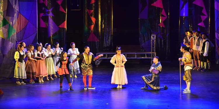 ingilizce tiyatro terimleri ile ilgili paragraf