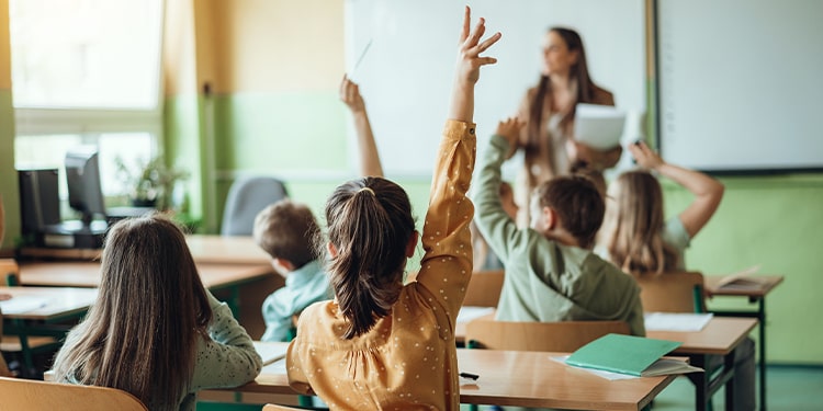 okul ve eğitimle ilgili ingilizce deyimler - teach someone a lesson