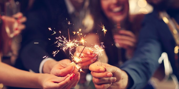 ingilizce mutlu yıllar deme yolları - here's to a fantastic new year ahead